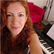 Clases de canto y coach vocal, tanto para músicxs como para cualquiera que tenga ganas de explorar y conocer su voz